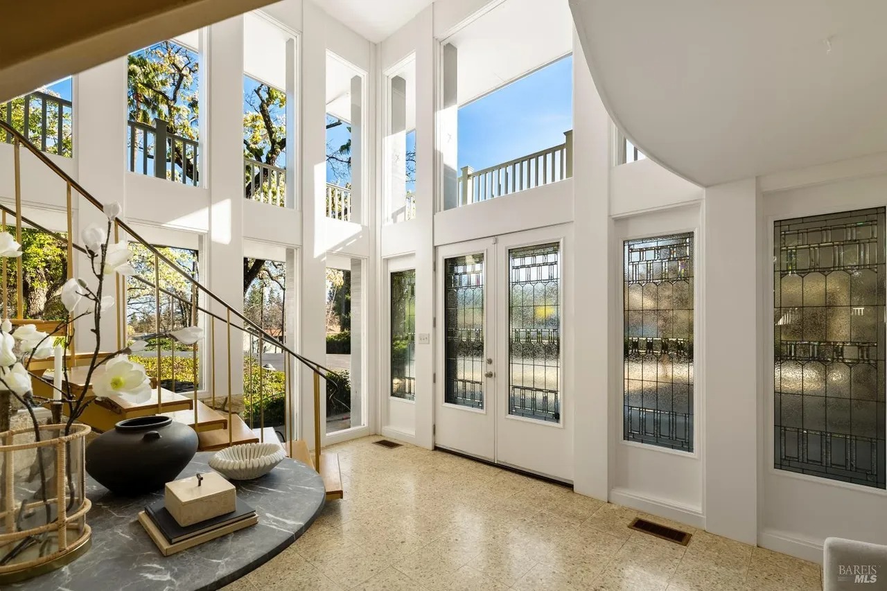 Vacaville luxury home staging - 230 Santa Cruz Court foyer