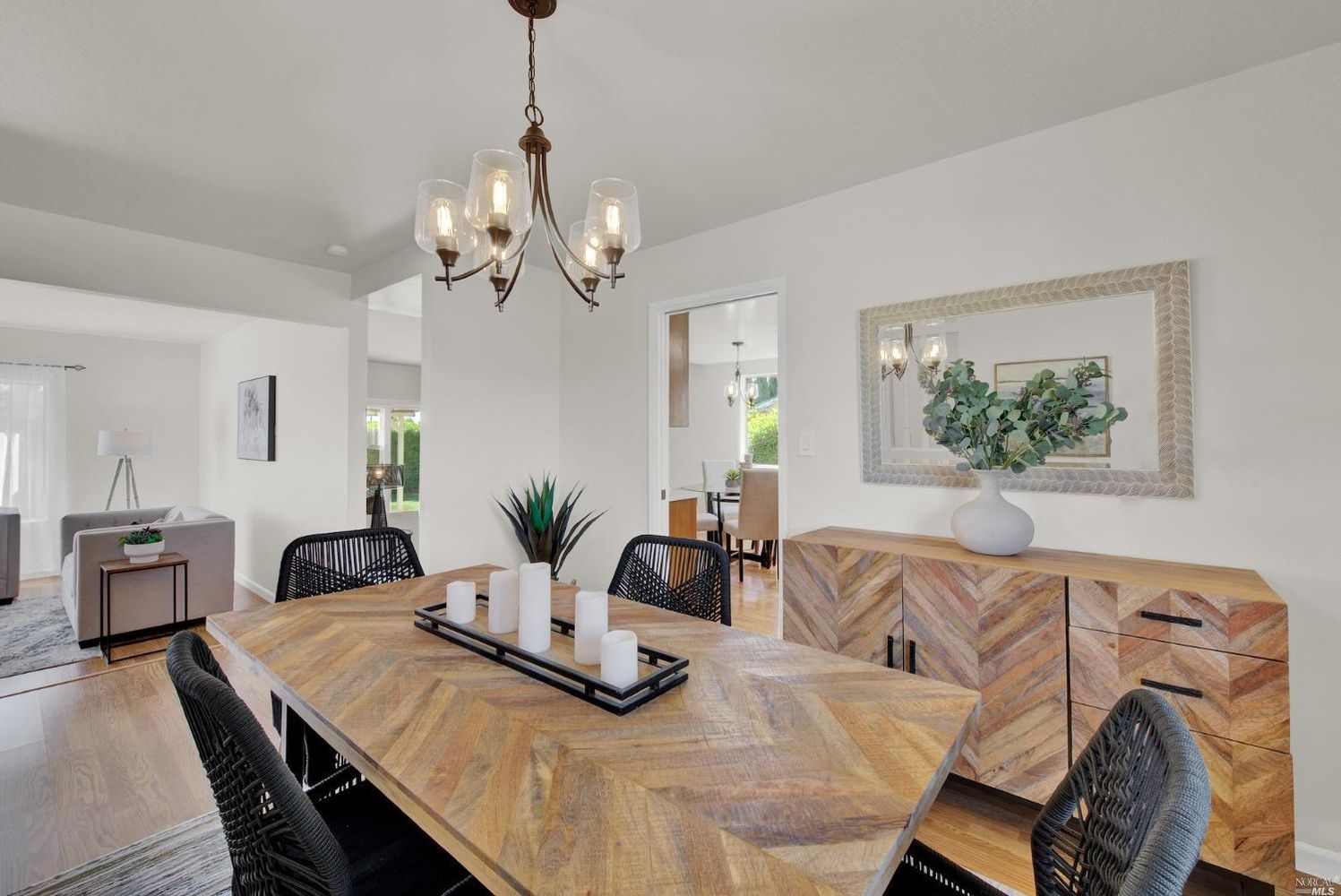 Dining room staging and design in Concord, California