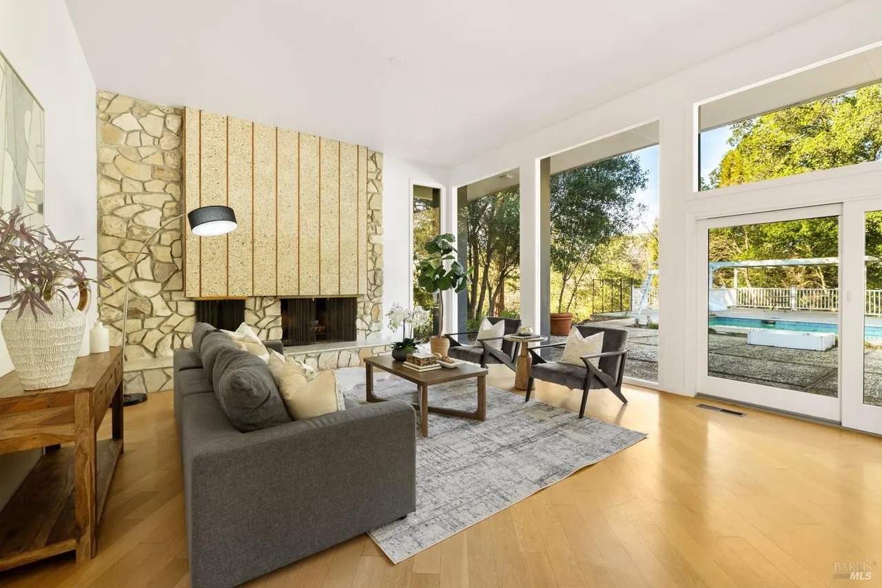 Vacaville luxury home staging - 230 Santa Cruz Court living room